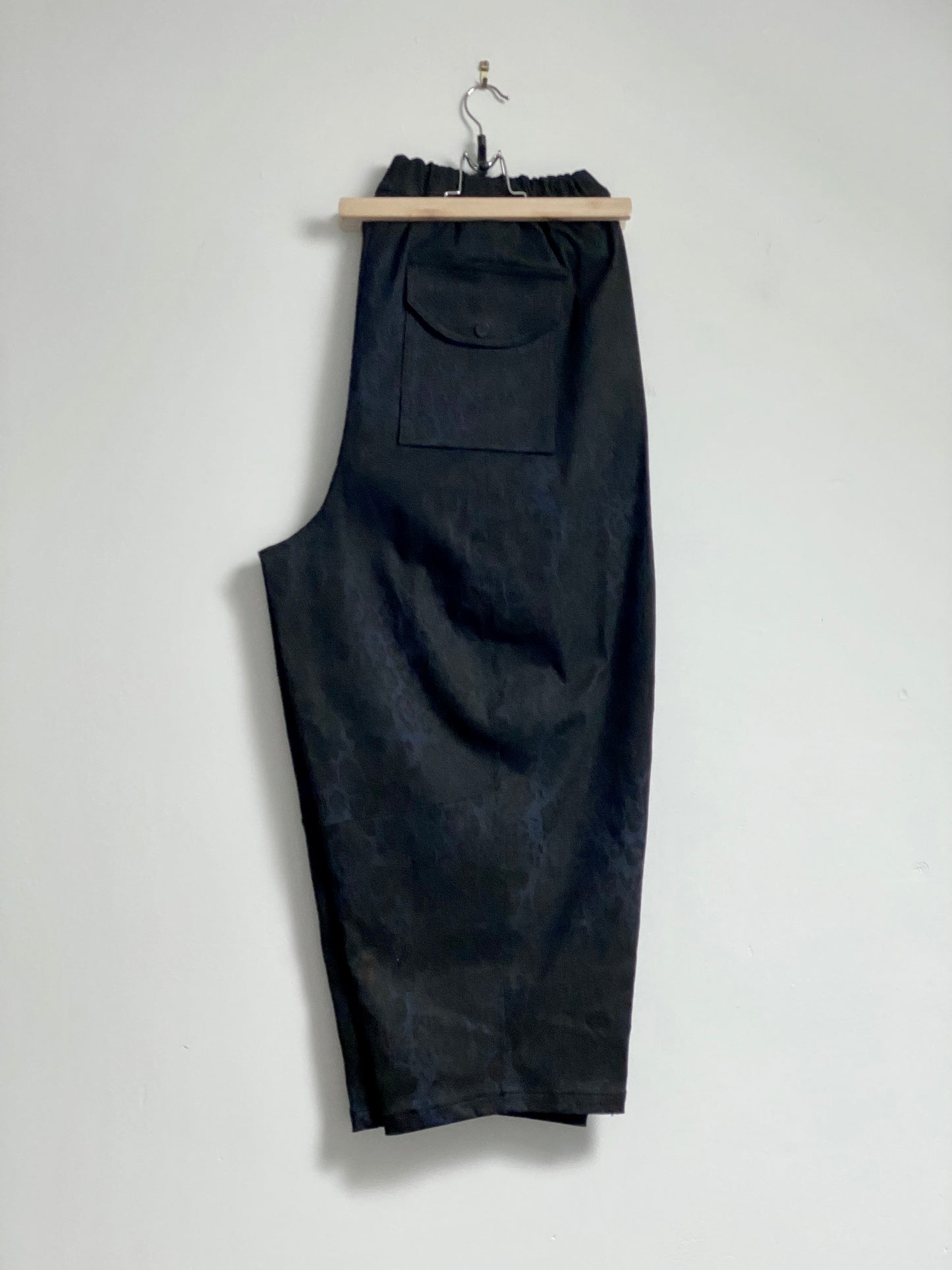 Mull trouser in night cat, navy with subtle animal print