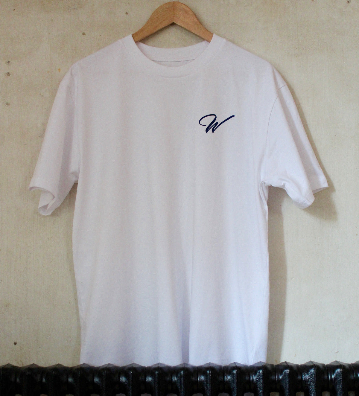W Tee white front