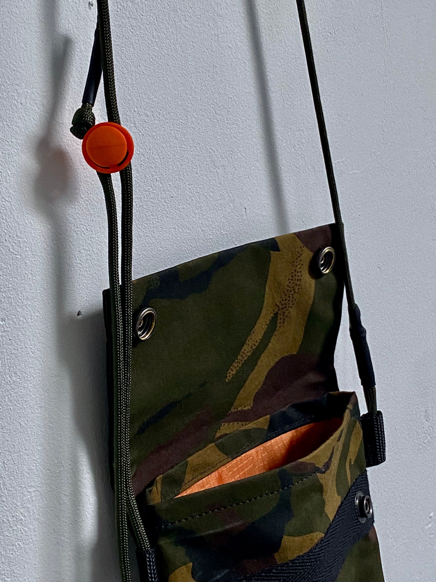 Thomson Neck Pouch