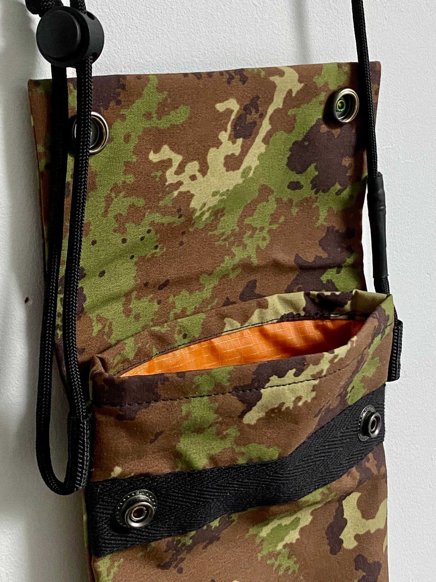 Thomson Neck Pouch